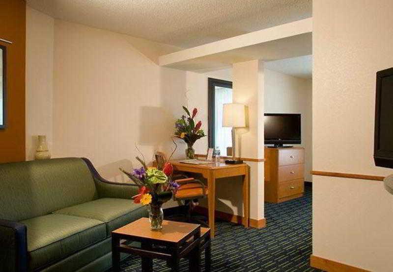 Fairfield Inn & Suites By Marriott Omaha Downtown Стая снимка